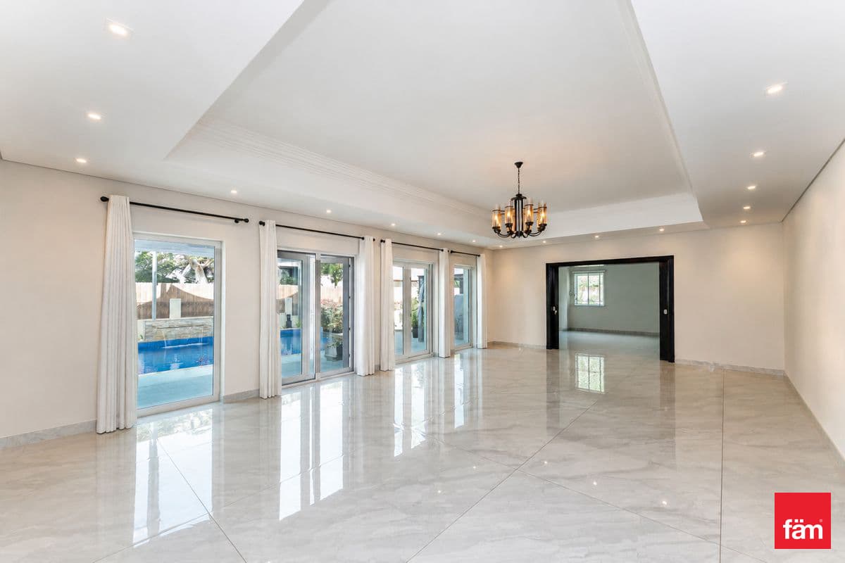 6 bedroom villa in Quortaj, photograph 3 of 20