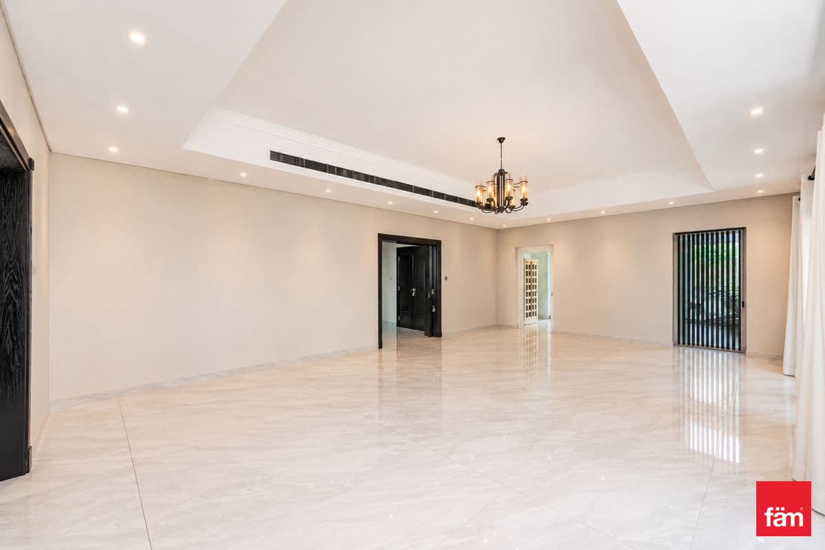 6 bedroom villa in Quortaj, photograph 4 of 20