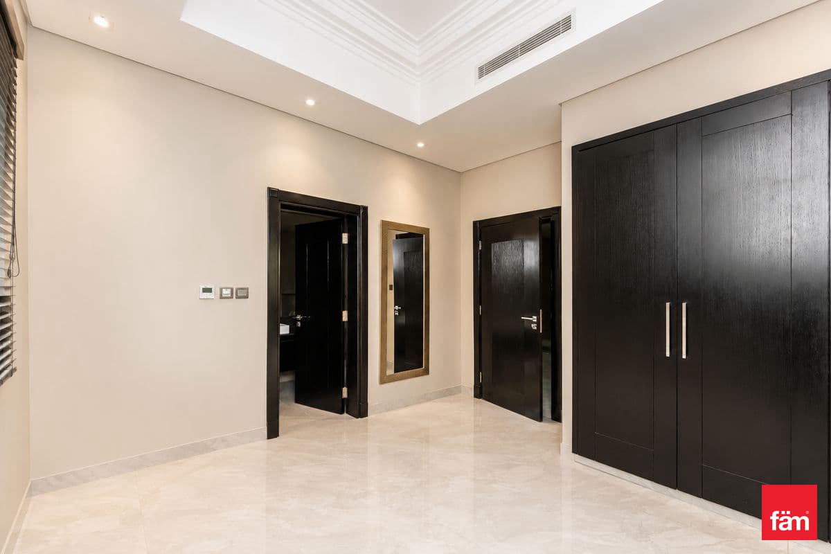 6 bedroom villa in Quortaj, photograph 18 of 20