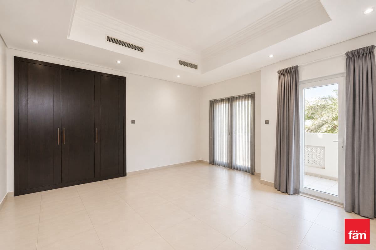 6 bedroom villa in Quortaj, photograph 13 of 20