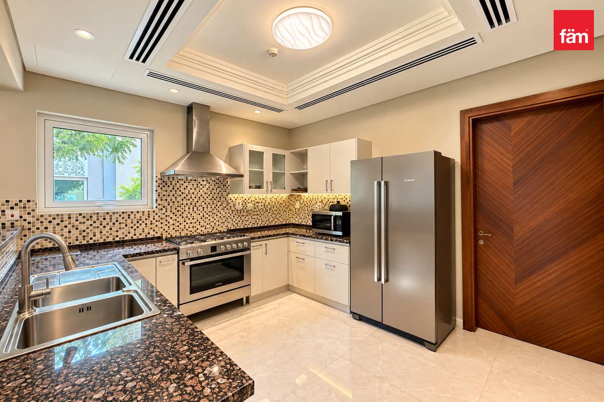 4 bedroom villa in Quortaj, photograph 7 of 20