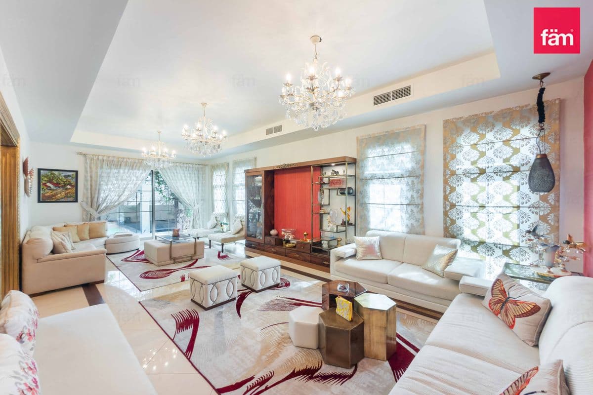 5 bedroom villa in Rahat, photograph 2 of 20