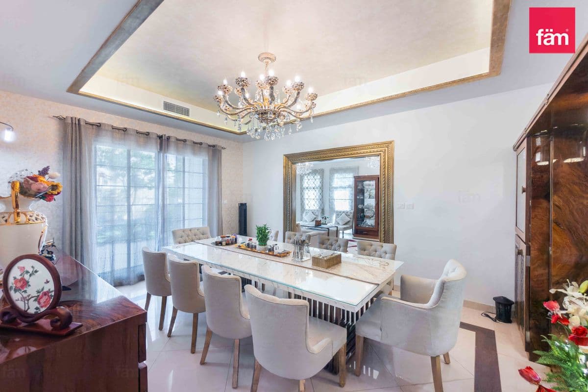 5 bedroom villa in Rahat, photograph 3 of 20