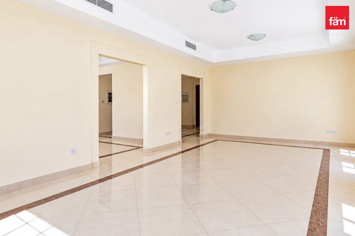 3 bedroom villa in Rahat, photograph 2 of 14