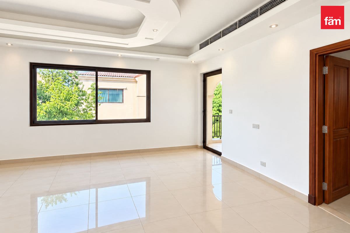 5 bedroom villa in Samara, photograph 2 of 13