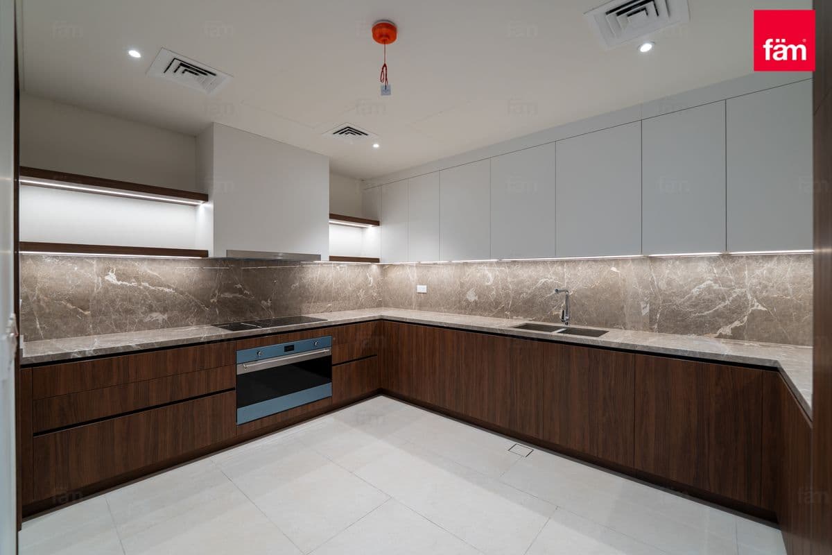 5 bedroom villa in Shamal Villas, photograph 13 of 18