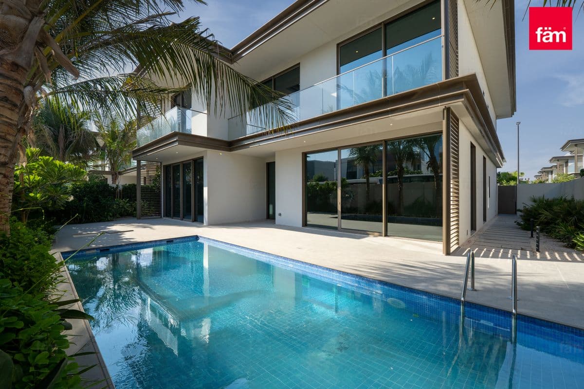 5 bedroom villa in Shamal Villas, photograph 2 of 18