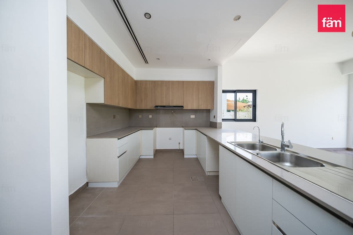 5 bedroom villa in Sidra Villas I, photograph 8 of 20