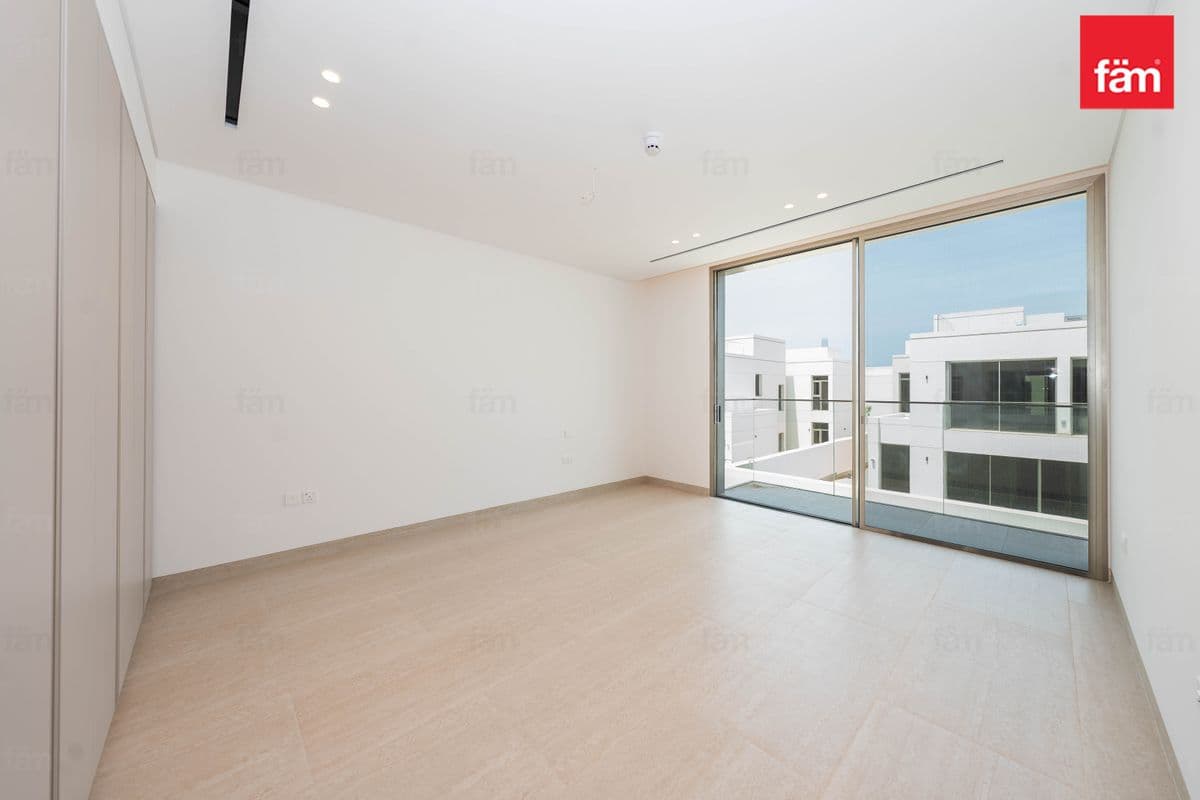 5 bedroom villa in Sunrise Living, photograph 13 of 20