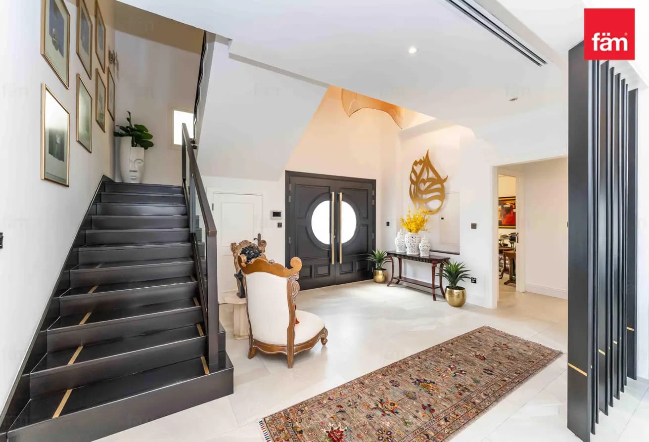 5 bedroom villa in The Centro, photograph 8 of 20