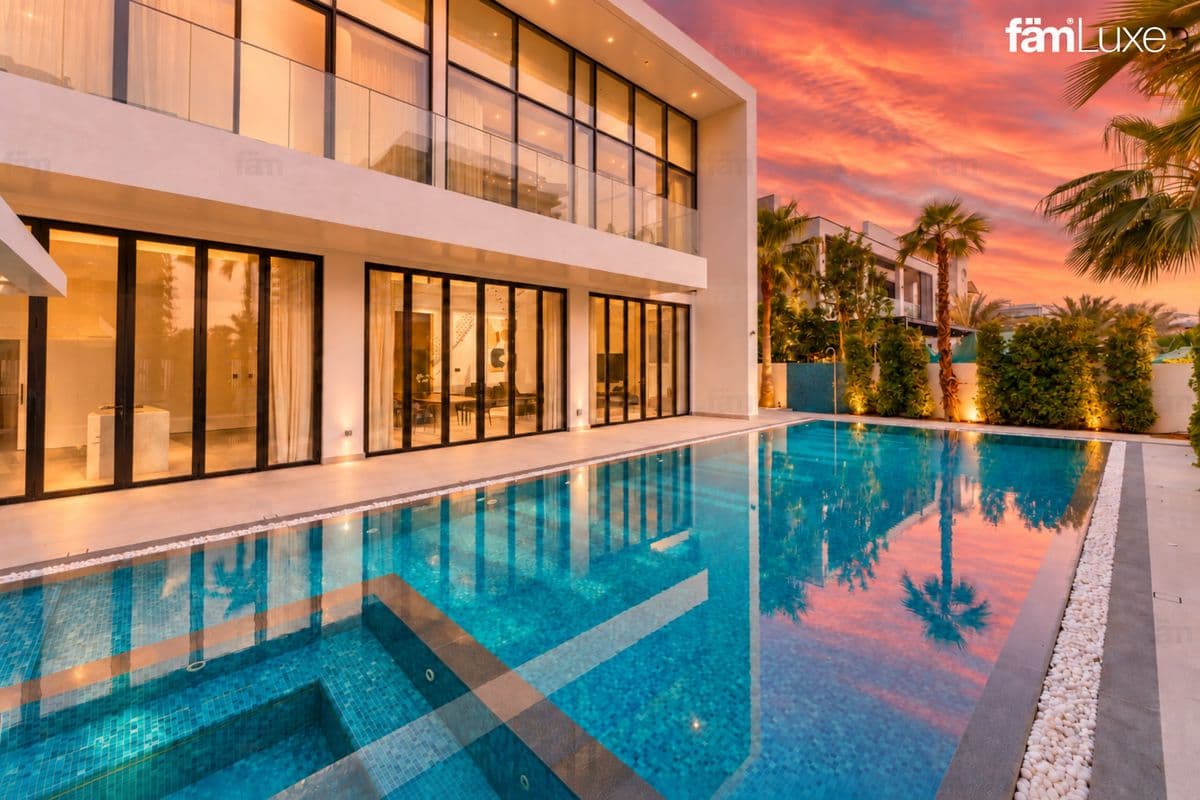 5 bedroom villa in The Fairway, photograph 3 of 20