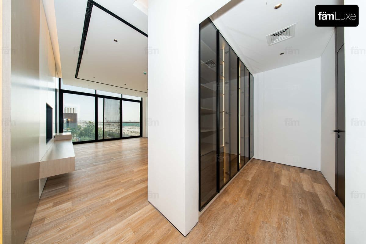 6 bedroom villa in The Fairway, photograph 17 of 20