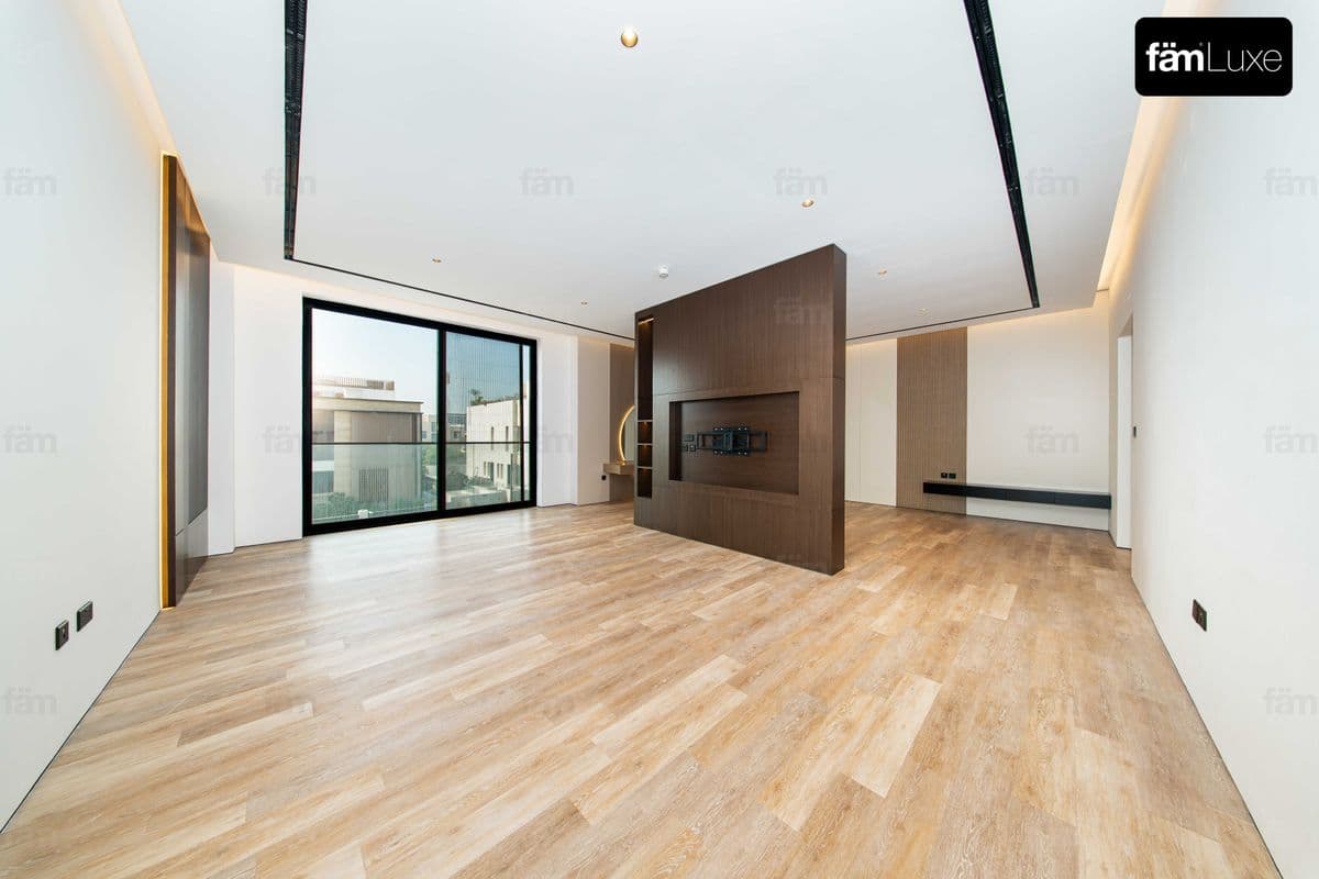 6 bedroom villa in The Fairway, photograph 5 of 20