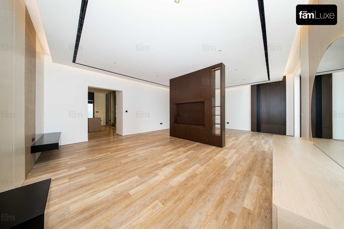 6 bedroom villa in The Fairway, photograph 4 of 20