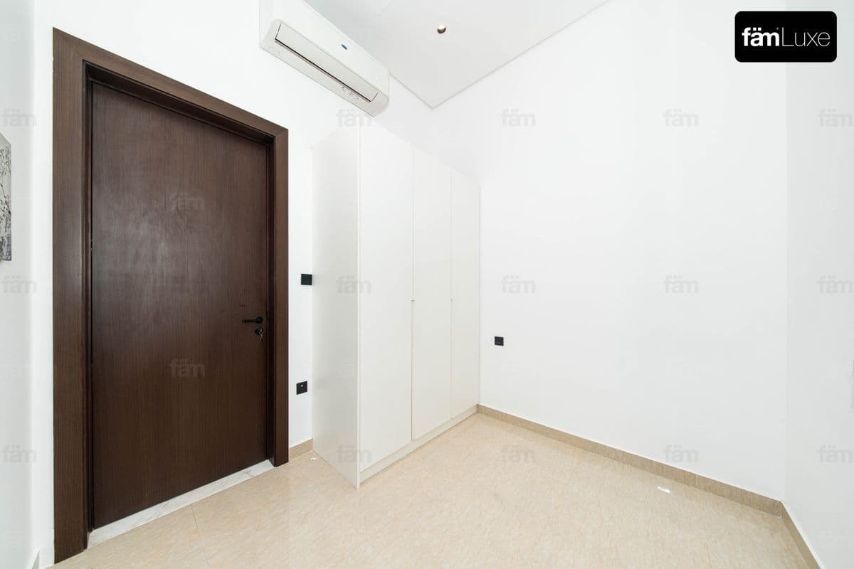 6 bedroom villa in The Fairway, photograph 14 of 20