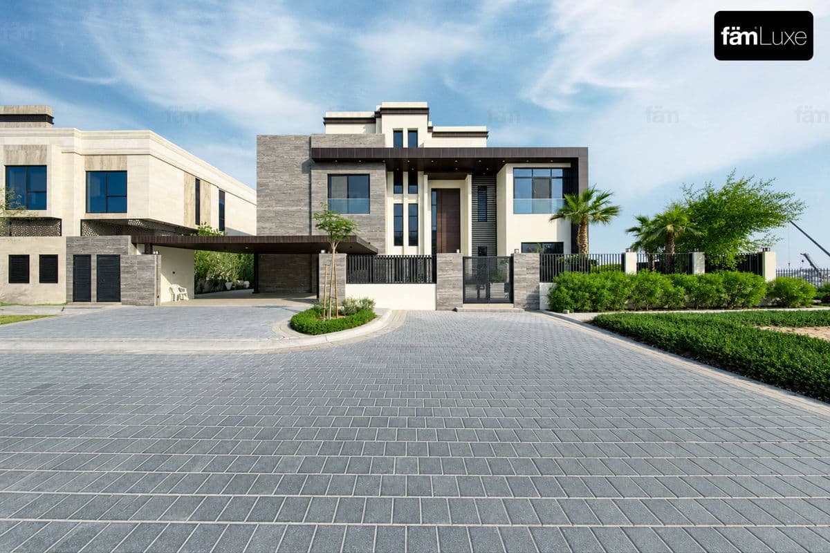 6 bedroom villa in The Fairway, photograph 1 of 20