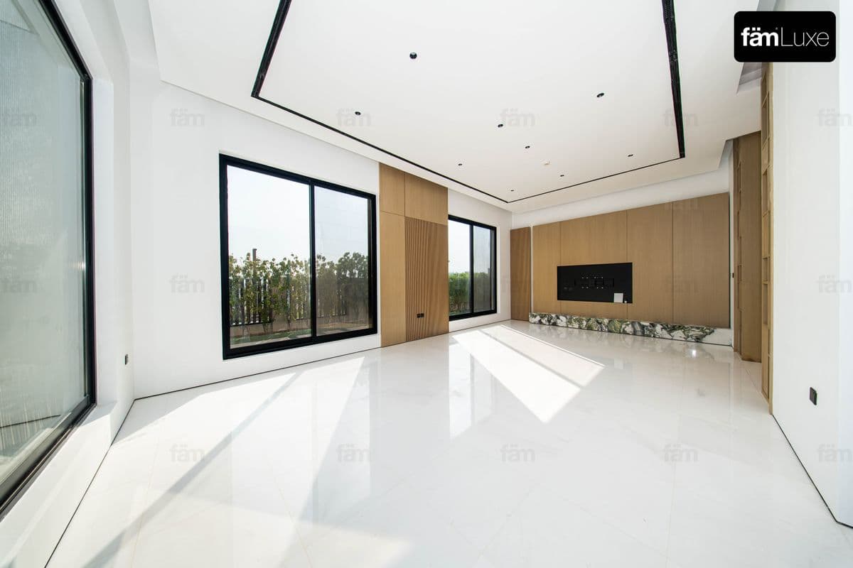 5 bedroom villa in The Parkway at Dubai Hills, photograph 2 of 14