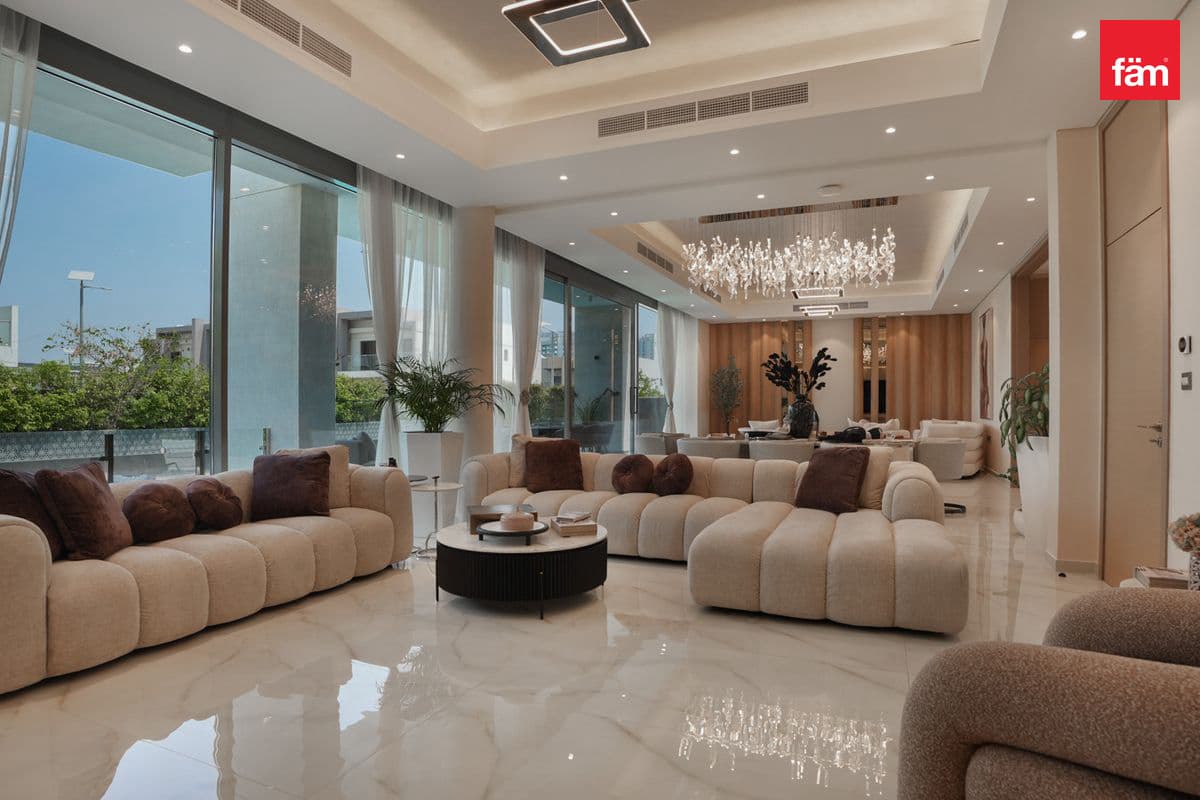 5 bedroom villa in The Stella by Murano, photograph 2 of 20