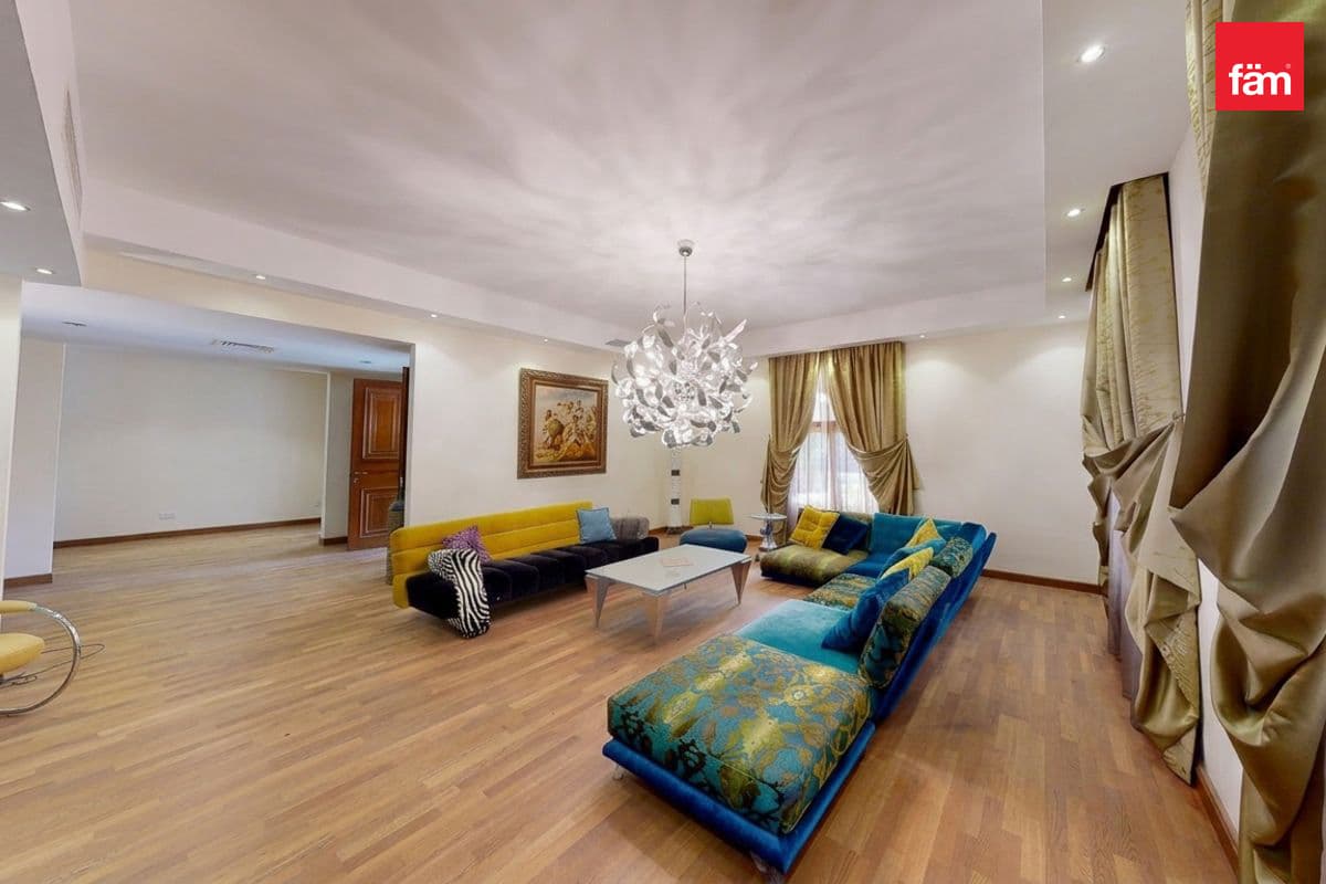 5 bedroom villa in Western Residence South, photograph 4 of 20