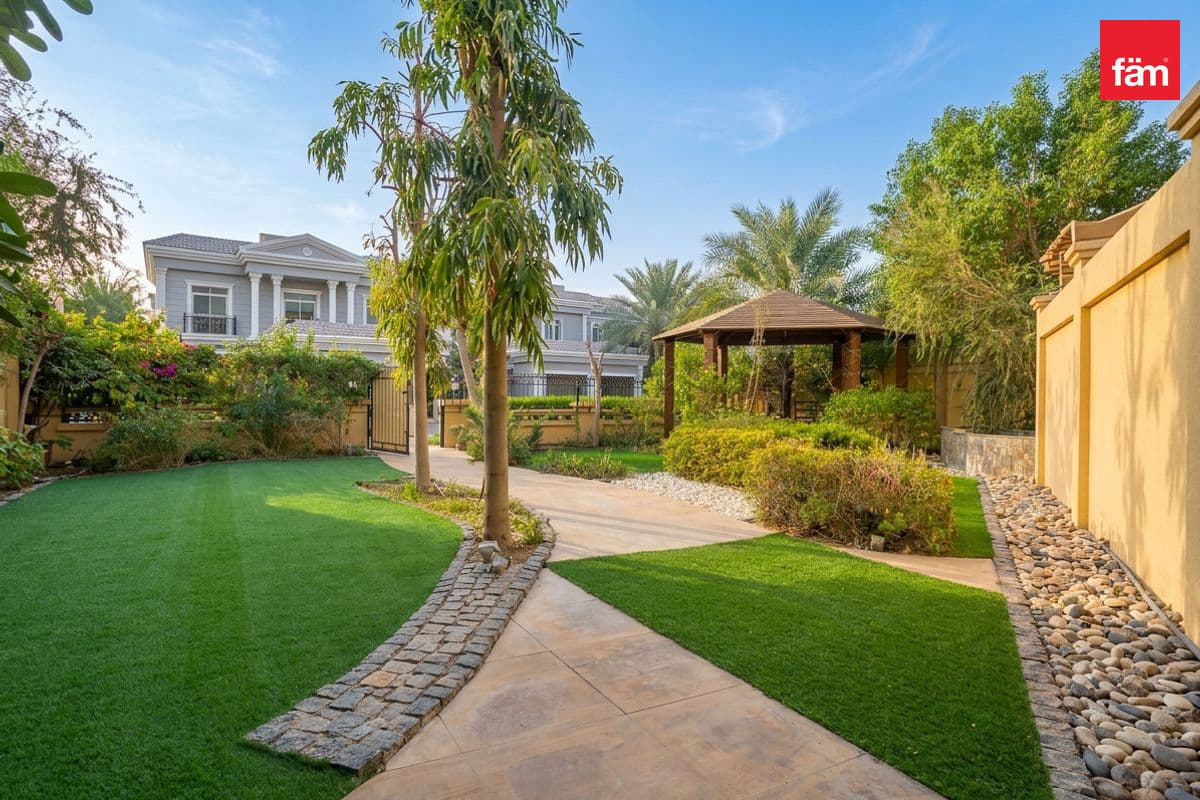5 bedroom villa in Western Residence South, photograph 1 of 20