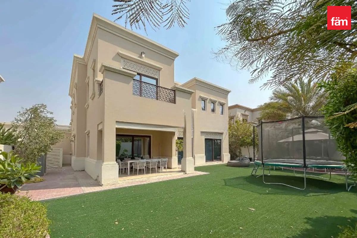 4 bedroom villa in Yasmin, photograph 1 of 11