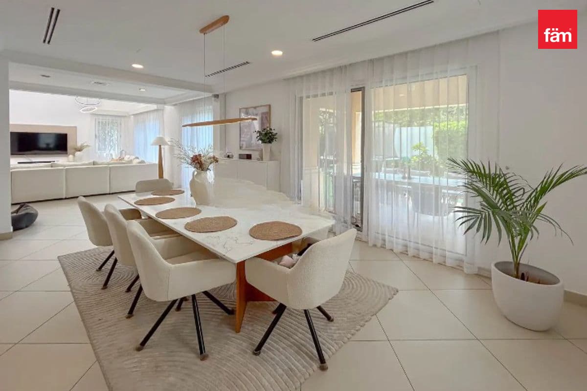 4 bedroom villa in Yasmin, photograph 3 of 11