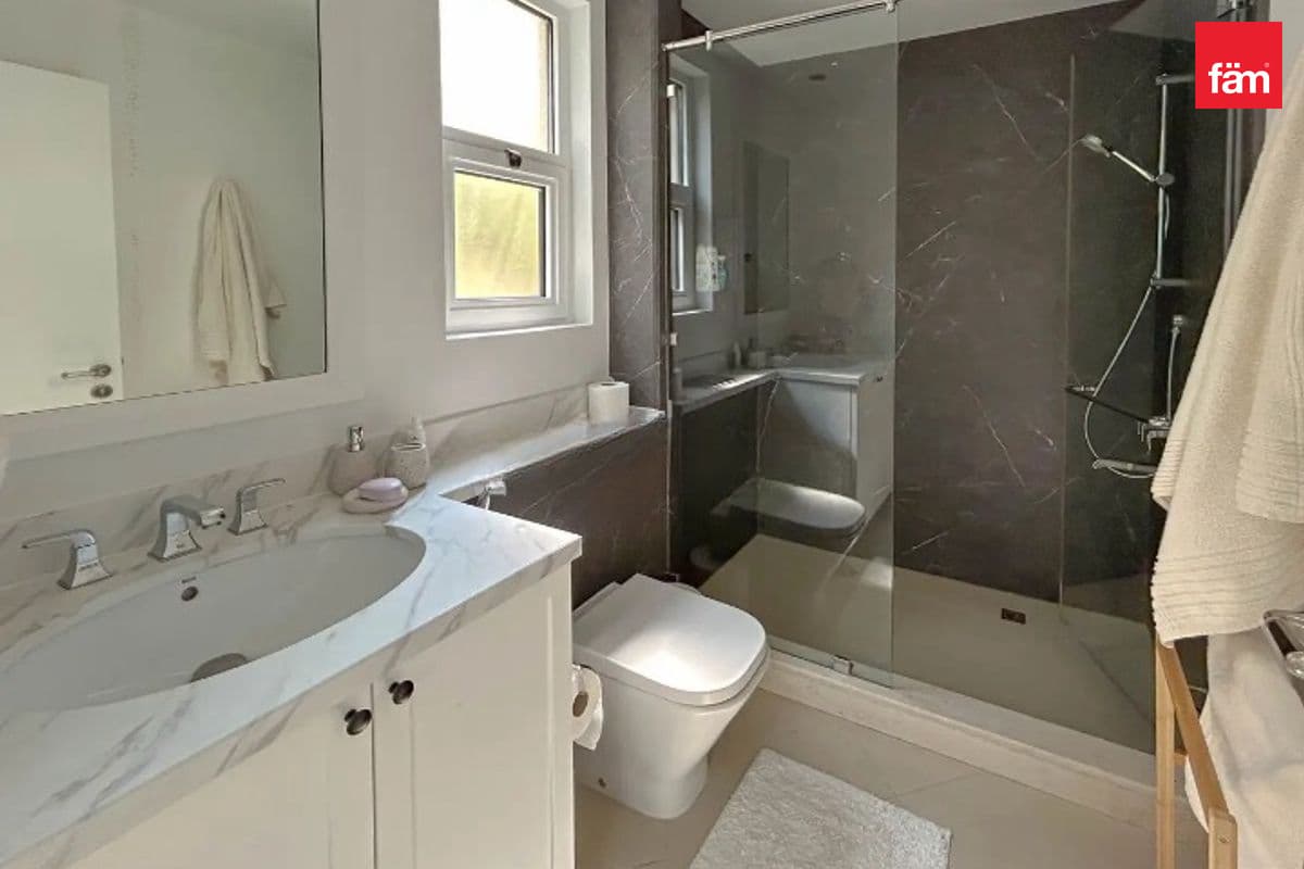 4 bedroom villa in Yasmin, photograph 9 of 11