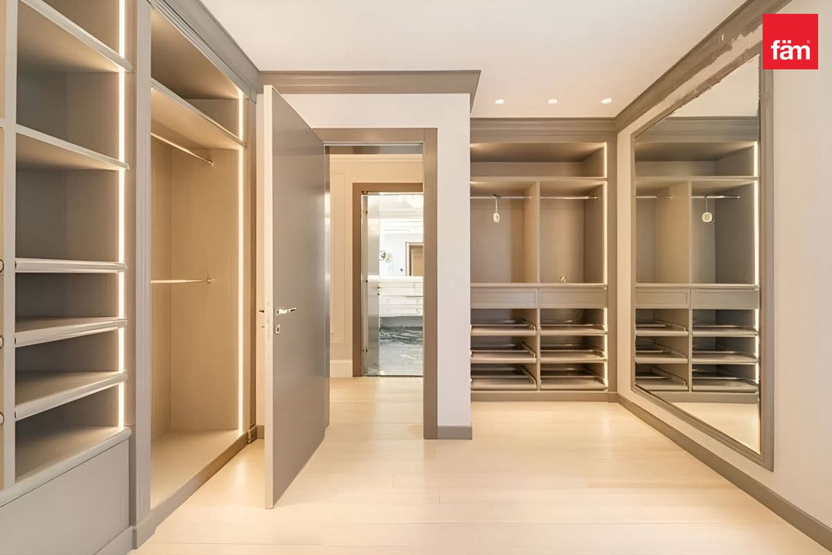 4 bedroom villa in jumeirah Islands, photograph 15 of 15