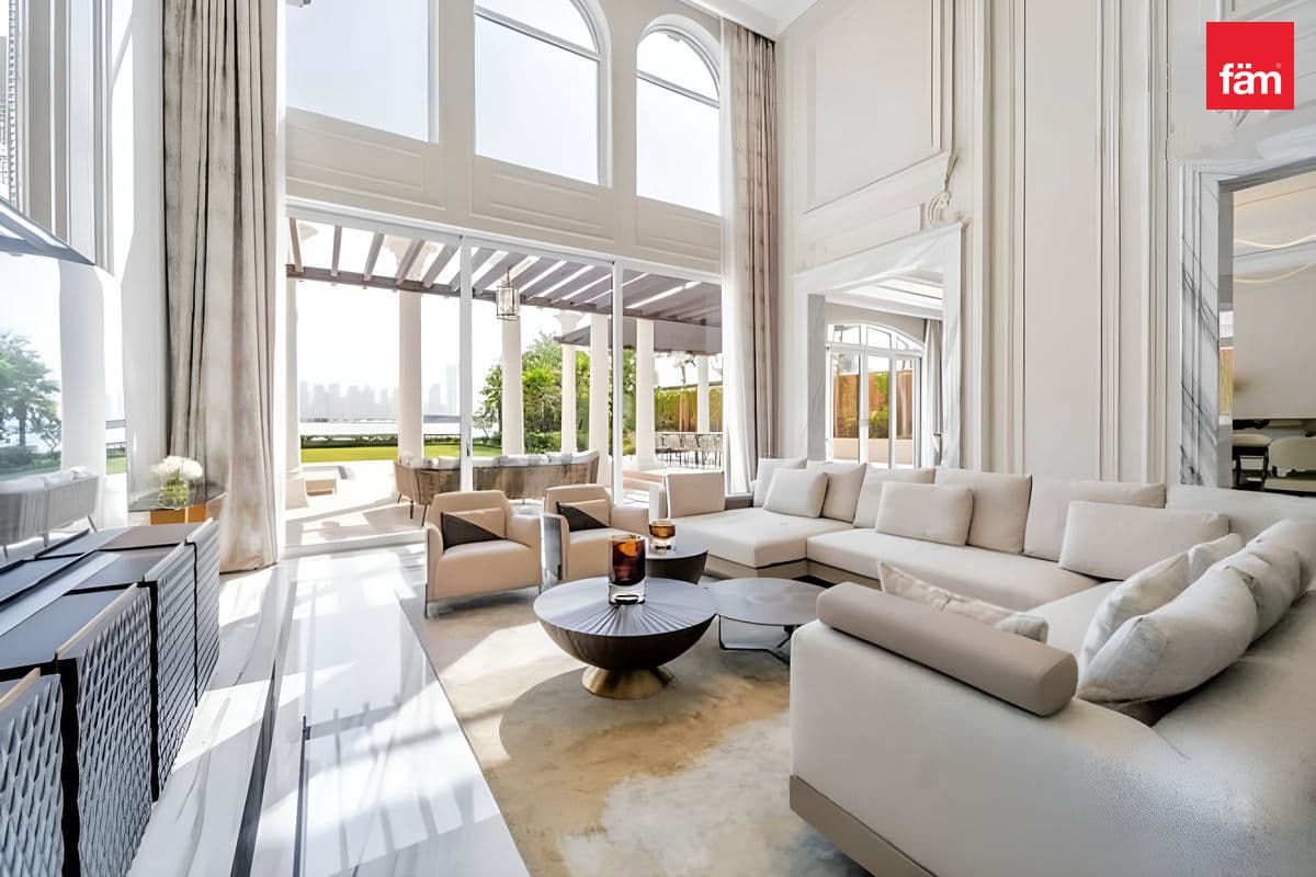 4 bedroom villa in jumeirah Islands, photograph 2 of 15