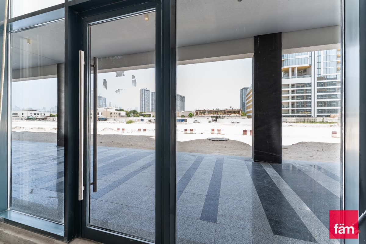 retail in Azizi Riviera 37, photograph 1 of 14
