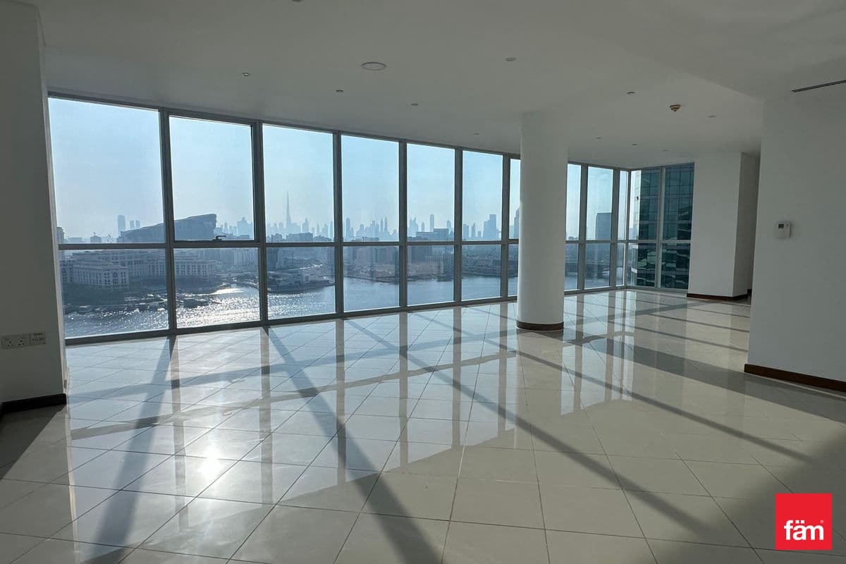 4 bedroom apartment in Marsa Plaza - South Tower, photograph 1 of 11